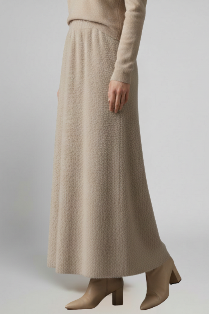 Women’s Maxi Skirt with Elastic Waistband and Textured Surface