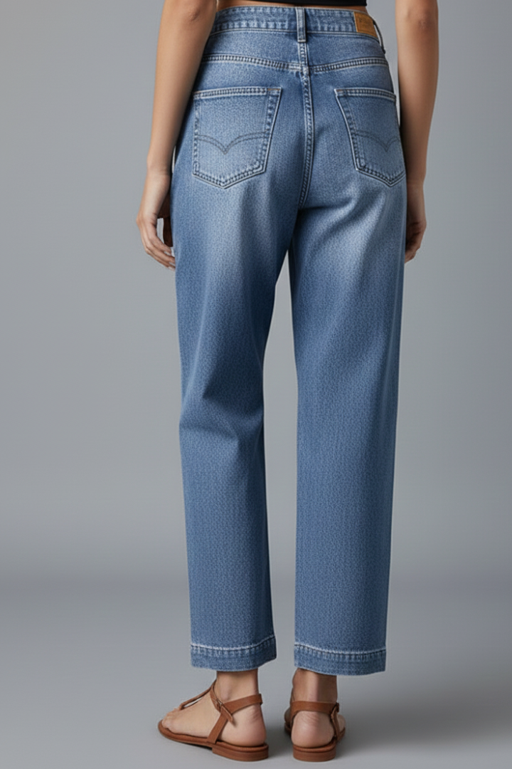 Women’s Straight-Leg Jeans with Front Fastening and Seam Detailing