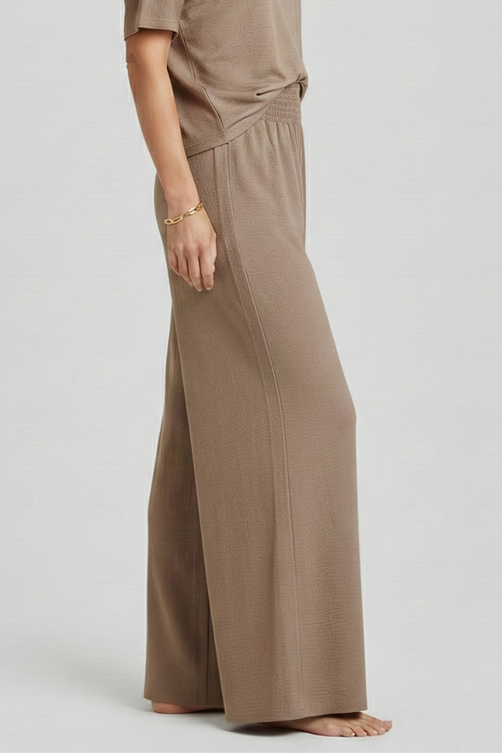 Women’s Trousers with Elastic Waist and Wide Legs