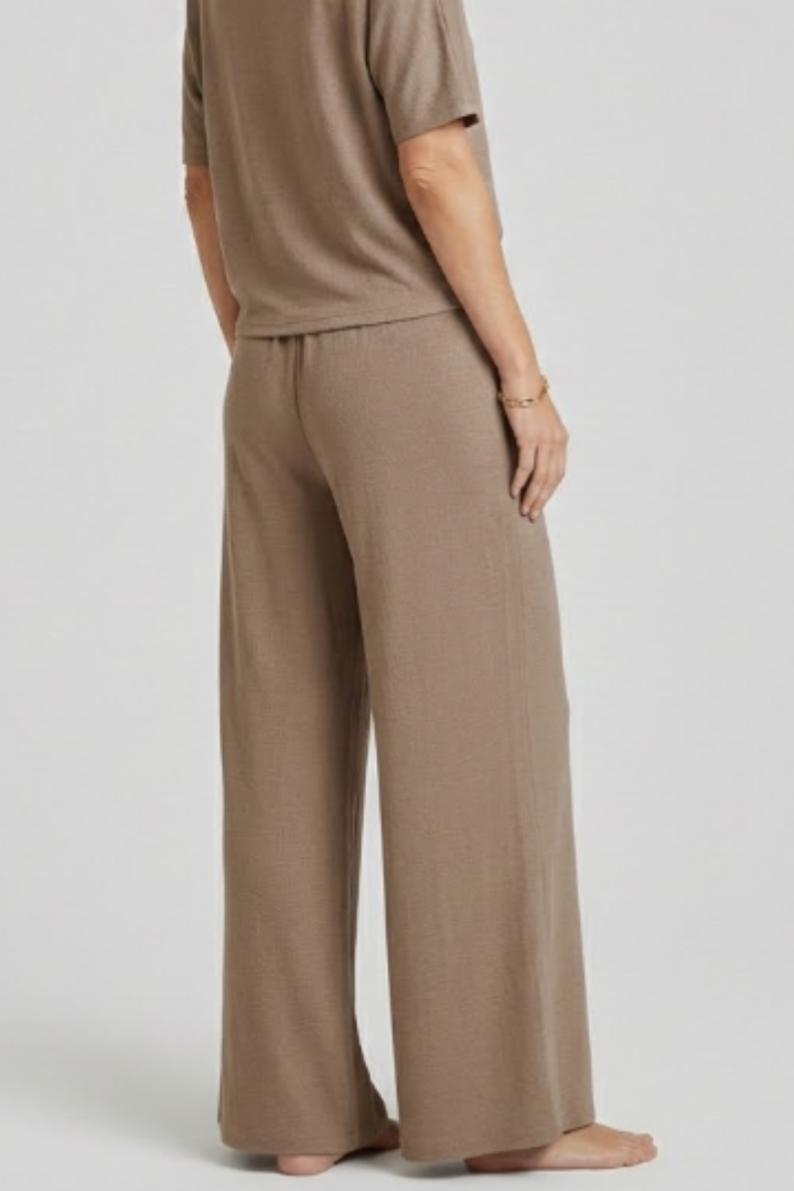 Women’s Trousers with Elastic Waist and Wide Legs