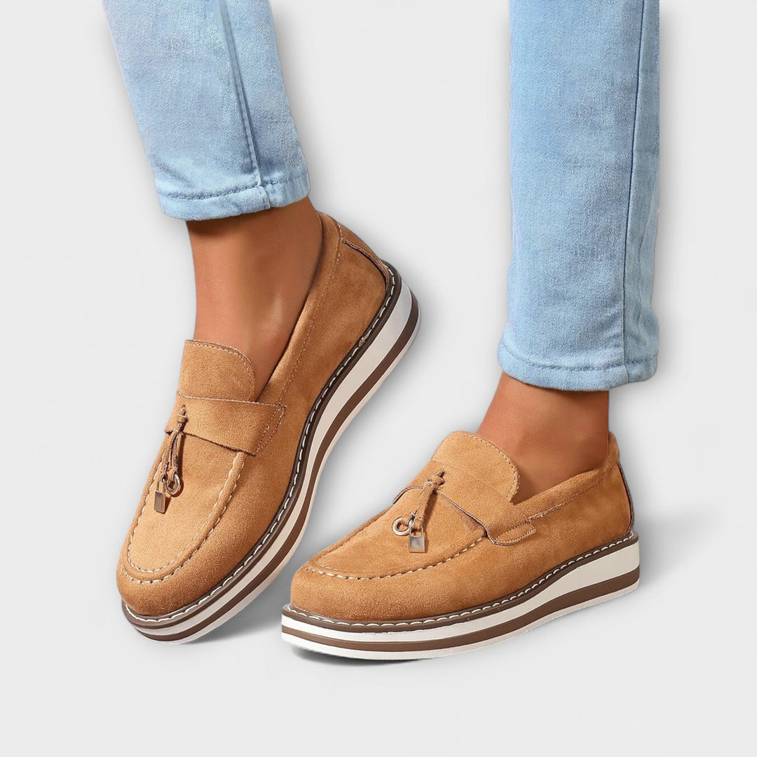 Platform Round-Toe Pompon Loafers